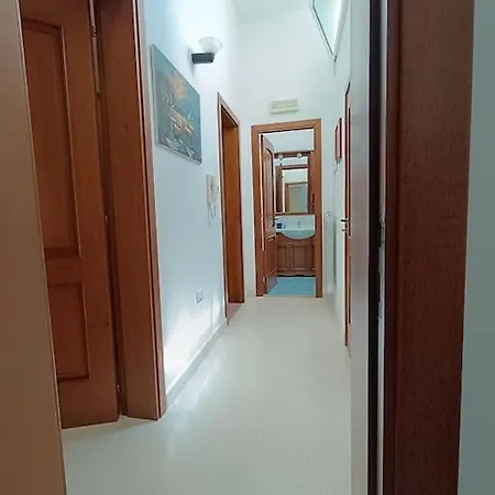 Adele Posto Tranquillo Al Centro Del Paese Сasa de vacaciones *