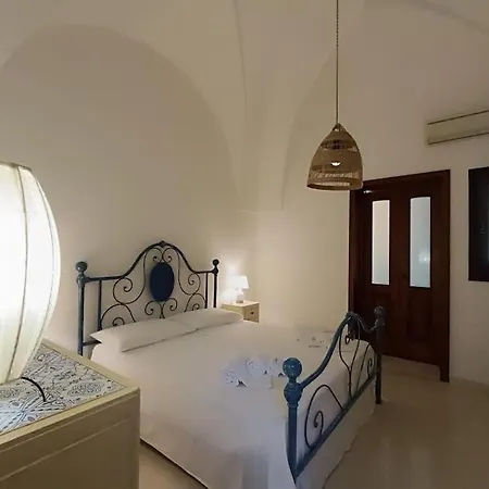 Adele Posto Tranquillo Al Centro Del Paese