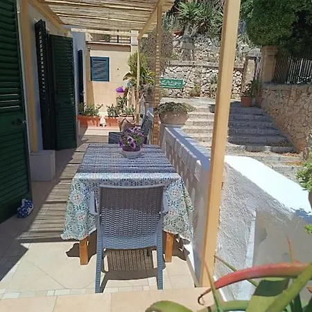 Adele Posto Tranquillo Al Centro Del Paese Santa Cesarea Terme