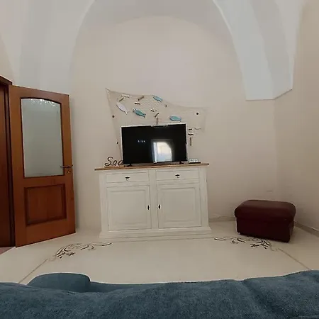 Adele Posto Tranquillo Al Centro Del Paese