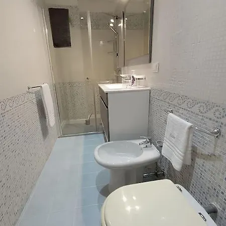 Adele Posto Tranquillo Al Centro Del Paese *