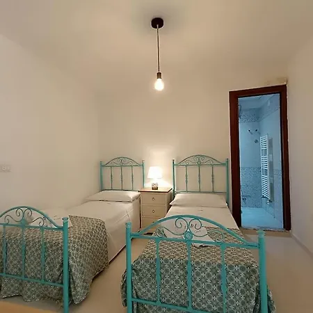 Adele Posto Tranquillo Al Centro Del Paese *