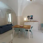 Hébergement de vacances Adelè Posto Tranquillo Al Centro Del Paese Santa Cesarea Terme