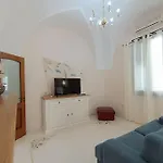 Adelè Posto Tranquillo Al Centro Del Paese Santa Cesarea Terme