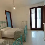 Adelè Posto Tranquillo Al Centro Del Paese Hébergement de vacances Santa Cesarea Terme