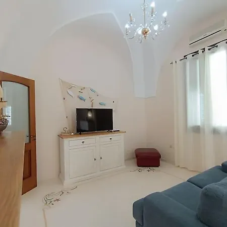 Adelè Posto Tranquillo Al Centro Del Paese Santa Cesarea Terme