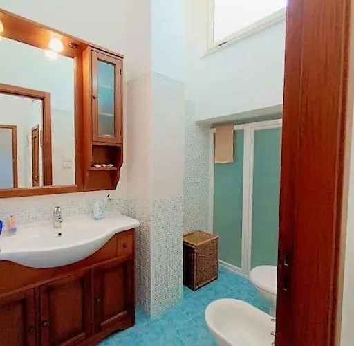 Adele Posto Tranquillo Al Centro Del Paese *