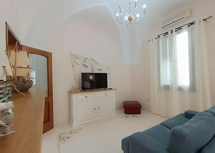 Adelè Posto Tranquillo Al Centro Del Paese Santa Cesarea Terme