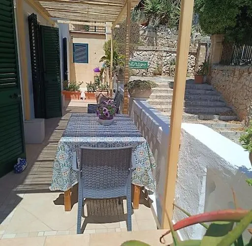 Adelè Posto Tranquillo Al Centro Del Paese Santa Cesarea Terme