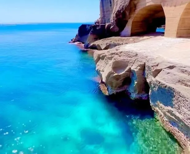 Adele Posto Tranquillo Al Centro Del Paese *