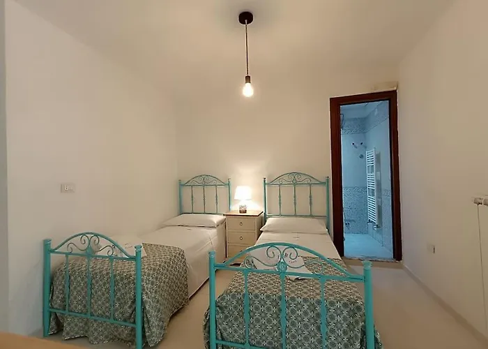 Adele Posto Tranquillo Al Centro Del Paese *