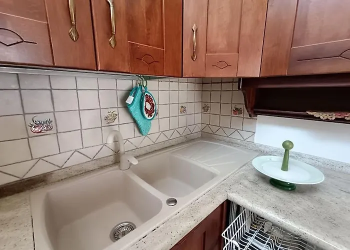 Adele Posto Tranquillo Al Centro Del Paese