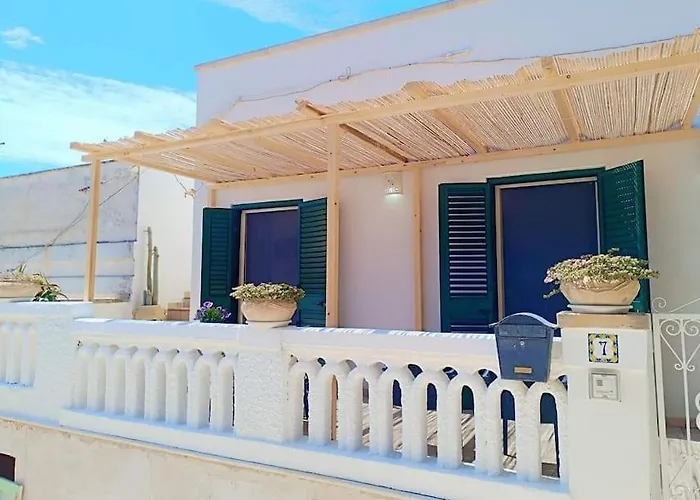 Adele Posto Tranquillo Al Centro Del Paese